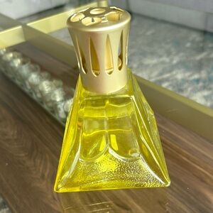 NWT Lampe Berger 2007 yellow pyramid with matte gold cap